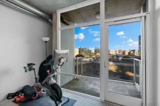 Photo #5: 240025347 Listing