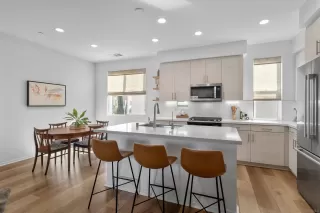 Photo #6: 240025373 Listing