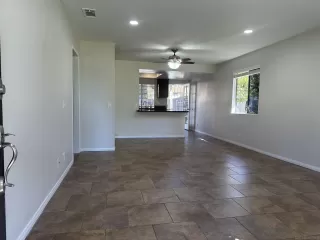 Photo #3: 240025428 Listing