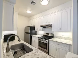 Photo #5: 240025488 Listing