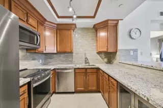 Photo #3: 240025584 Listing