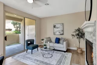 Photo #1: 240025631 Listing