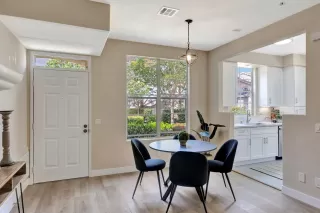 Photo #5: 240025631 Listing