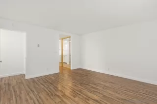 Photo #4: 240025675 Listing 