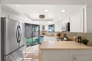 Photo #6: 240025689 Listing 