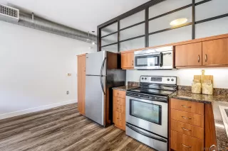 Photo #3: 240025704 Listing