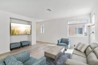 Photo #3: 240025726 Listing