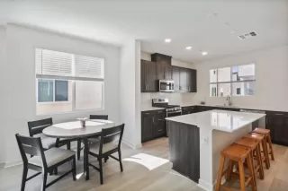 Photo #5: 240025726 Listing