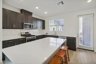 Photo #6: 240025726 Listing