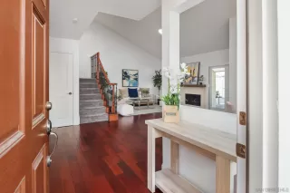 Photo #2: 240025767 Listing