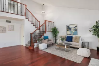 Photo #5: 240025767 Listing