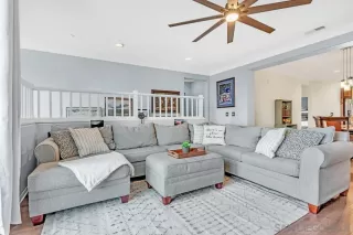 Photo #2: 240025778 Listing 