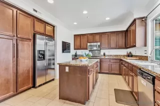 Photo #5: 240025778 Listing 