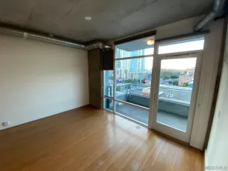 Photo #2: 240025834 Listing