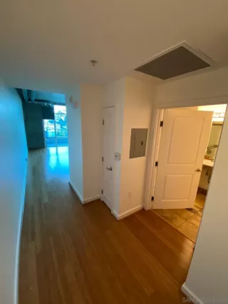 Photo #5: 240025834 Listing