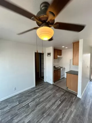 Photo #2: 240025835 Listing