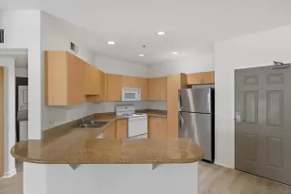 Photo #4: 240025856 Listing