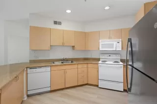 Photo #6: 240025856 Listing