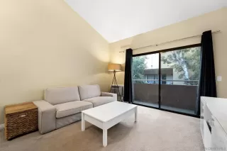 Photo #4: 240025875 Listing