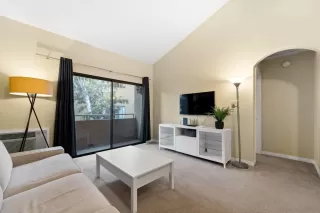 Photo #5: 240025875 Listing