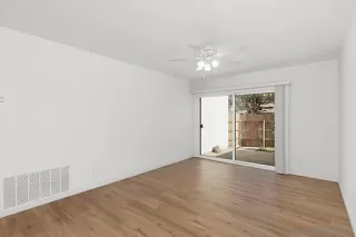 Photo #4: 240025900 Listing