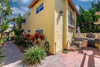 Photo #2: 240025933 Listing