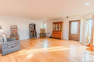 Photo #6: 240026009 Listing