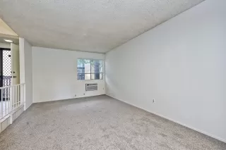 Photo #4: 240026012 Listing