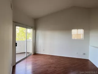 Photo #4: 240026073 Listing