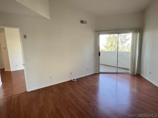 Photo #6: 240026073 Listing