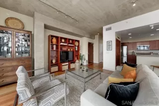 Photo #5: 240026085 Listing