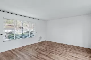 Photo #5: 240026090 Listing 