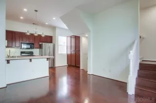 Photo #3: 240026096 Listing