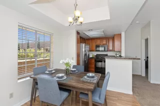 Photo #5: 240026179 Listing