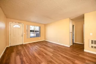 Photo #3: 240026203 Listing 