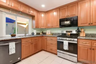 Photo #5: 240026302 Listing