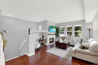 Photo #3: 240026348 Listing