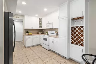 Photo #5: 240026377 Listing