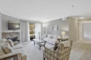 Photo #4: 240026389 Listing