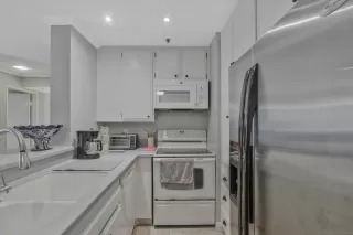 Photo #5: 240026389 Listing