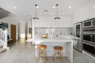 Photo #5: 240026472 Listing