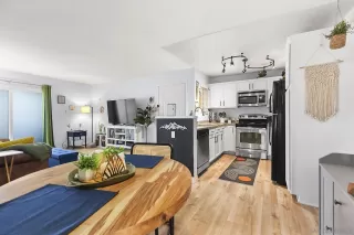 Photo #3: 240026714 Listing