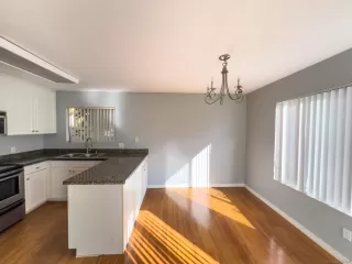 Photo #4: 240026739 Listing