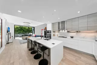 Photo #4: 240026804 Listing