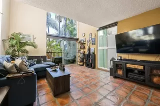 Photo #1: 240026805 Listing