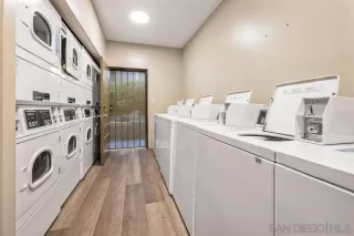 Photo #6: 240026805 Listing