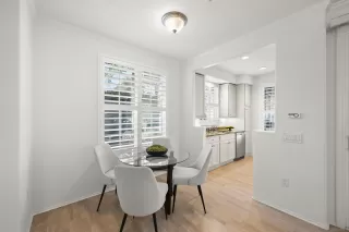 Photo #5: 240026894 Listing