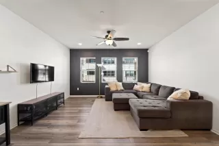 Photo #4: 240026954 Listing