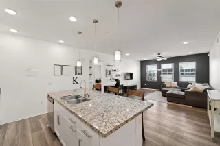 Photo #6: 240026954 Listing