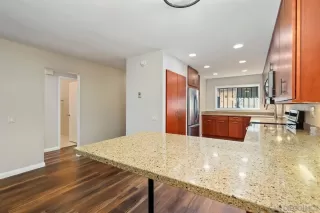 Photo #6: 240026955 Listing